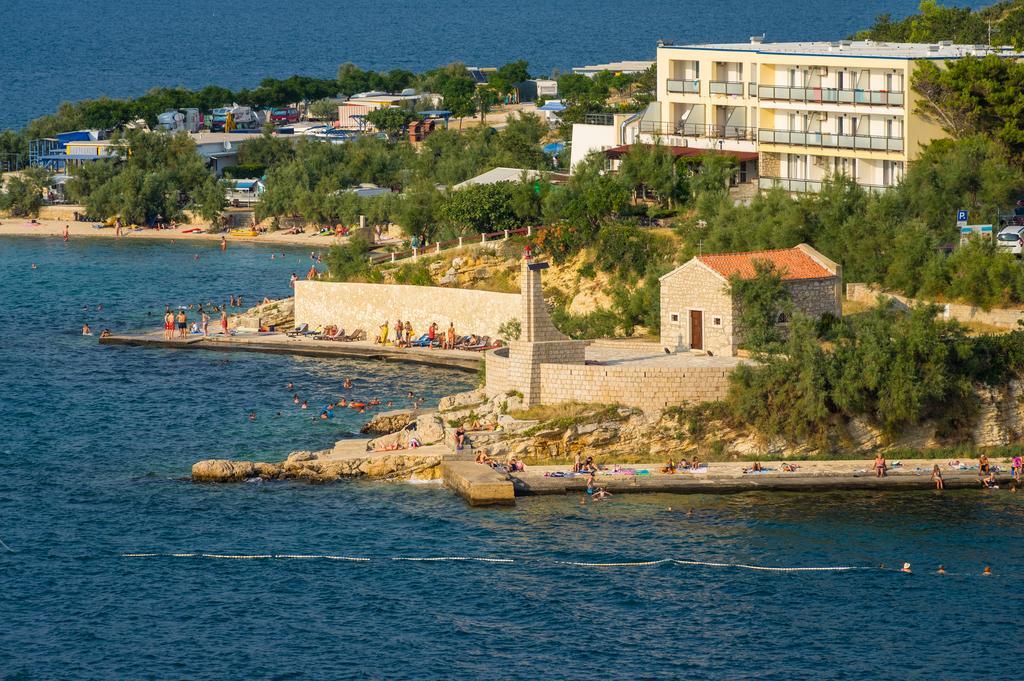 Aparthotel Castrum Novum Novigrad (Istria) ภายนอก รูปภาพ